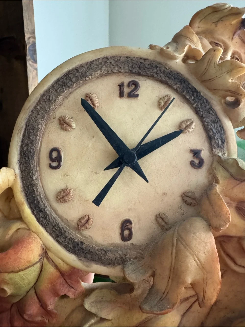 1998 Innovation Vancouver Oak Leaf Face Collection Wall Clock